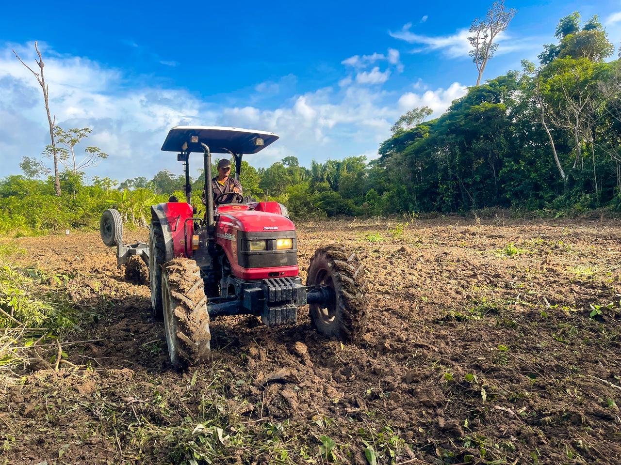 Produtores rurais da região do Açu são beneficiados com projeto de mecanização agrícola