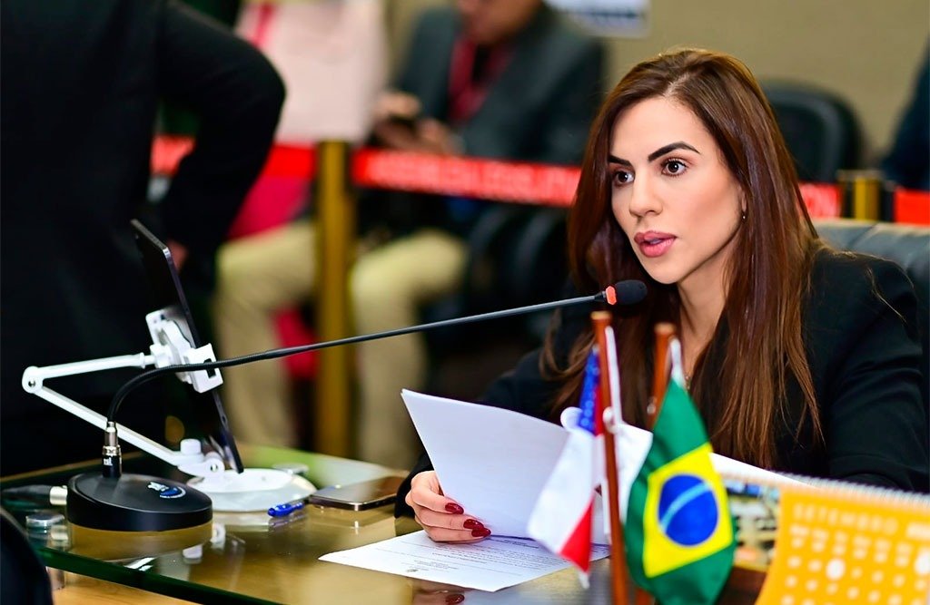 Débora Menezes reforça protagonismo da direita na Aleam com projetos firmes em defesa de mulheres, crianças e da família