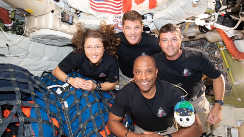 Relógio com tecnologia da USP é usado por astronautas da Artemis II