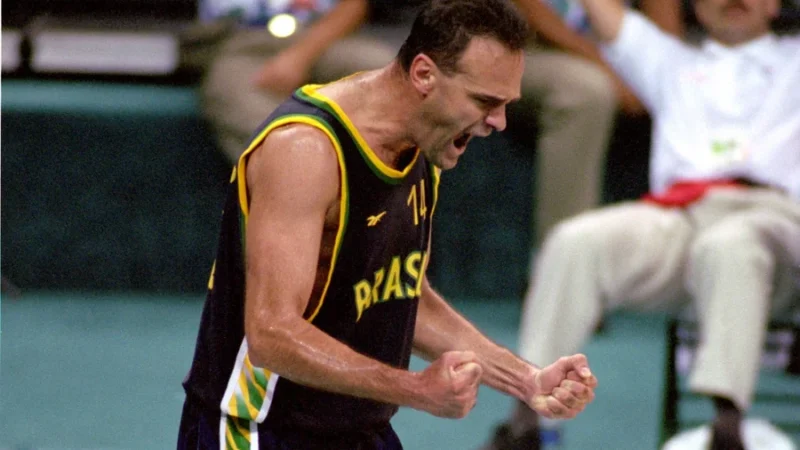 Morre Oscar Schmidt, lenda do basquete, aos 68 anos de idade
