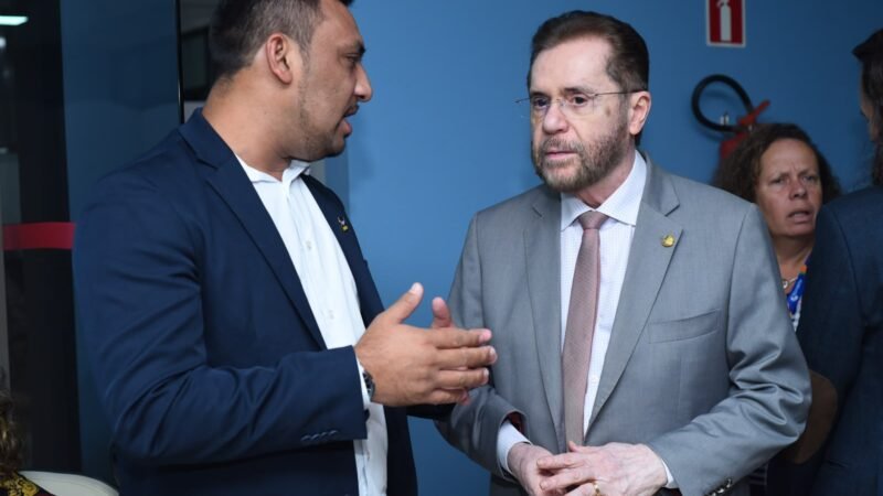 Diálogo Institucional em defesa da Enfermagem com senador Plínio Valério