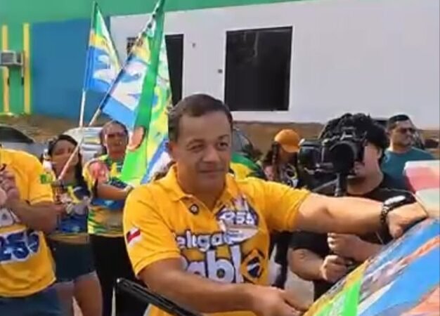 Sabadão teve adesivagem de Delegado Pablo, com mais de 1 mil veículos em apoio à campanha de deputado federal