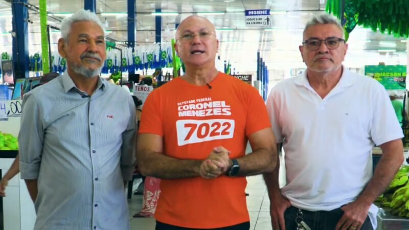 Coronel Menezes homenageia feirantes e soldados pelo Dia do Feirante e Dia do Soldado