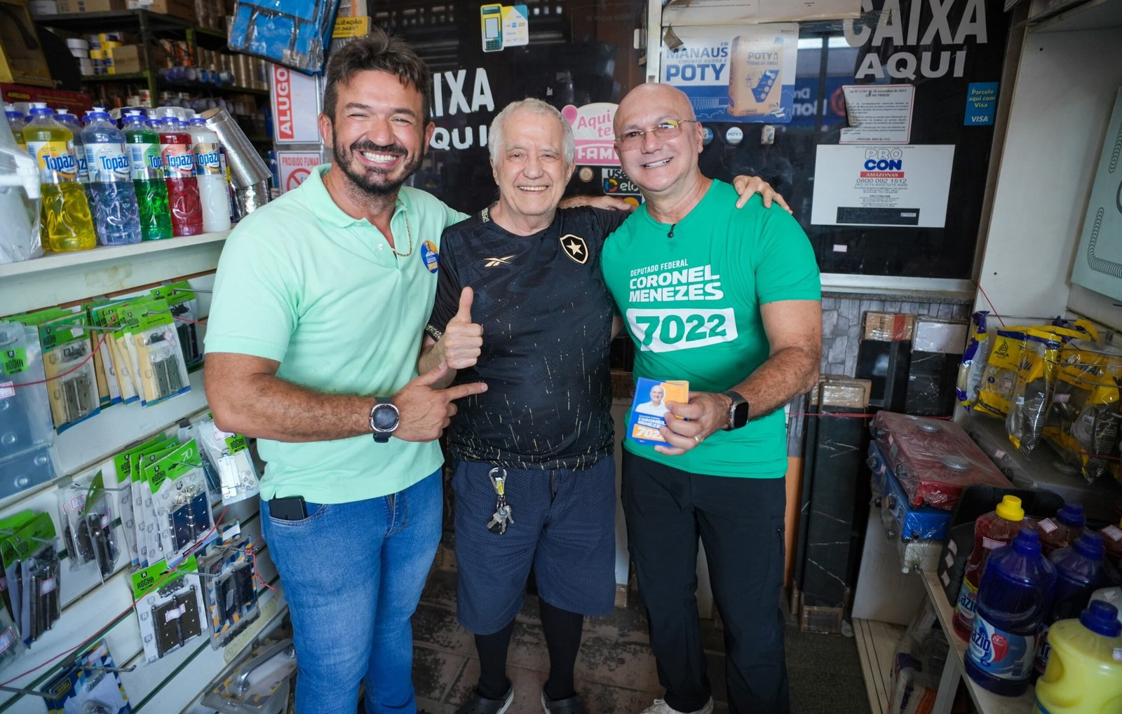 Coronel Menezes faz caminhada no Alvorada e destaca educação como instrumento de mobilidade social