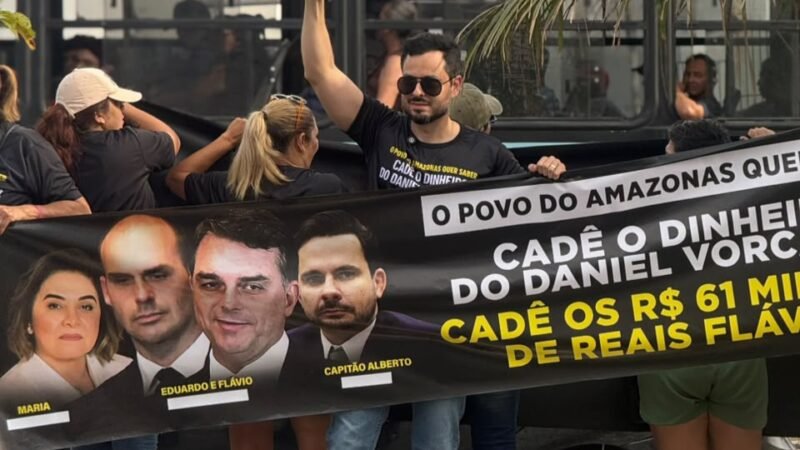 Em frente ao Dulcila, Delegado Tayah mobiliza militantes e faz críticas à visita de Flávio Bolsonaro ao Amazonas