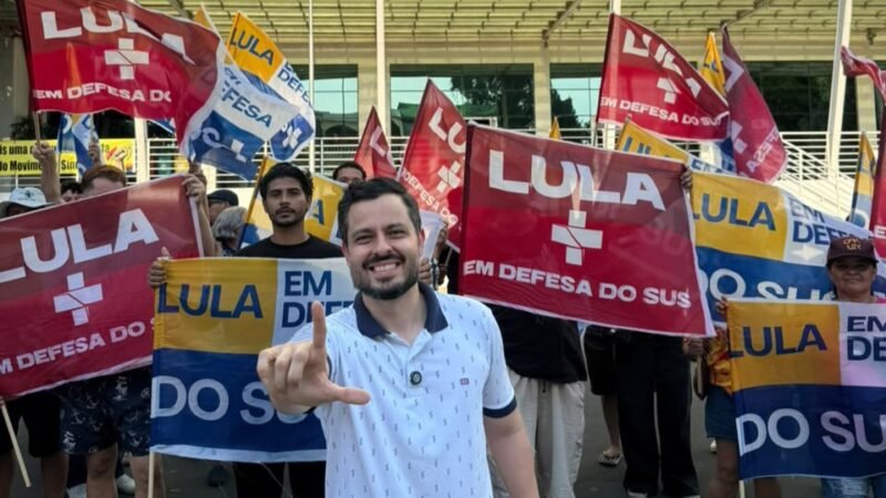 No aniversário do SUS, Delegado Tayah promove ato político em frente ao HUGV, em Manaus